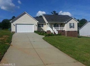 2432 Heritage View Ln, Thomasville, NC 27360