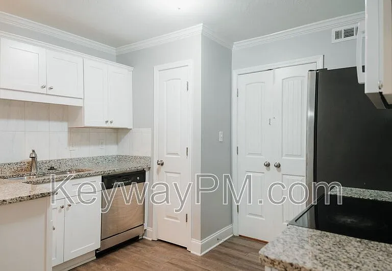 1011 Coveside Trl — Photo 6