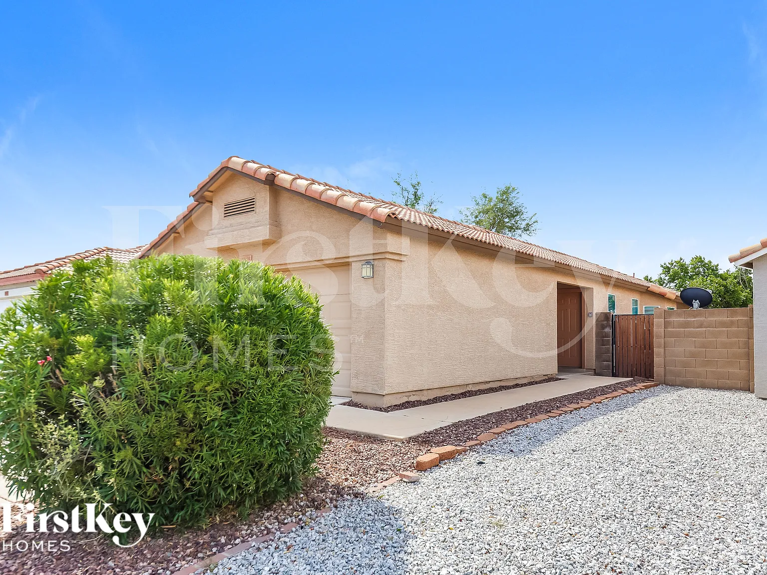3 bed, 2.0 bath, 1284 sqft, $1,930 — Photo 2