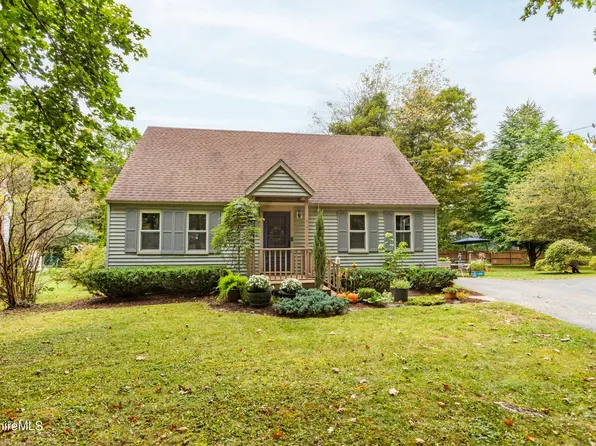 41 Old State Rd, Lanesborough, MA 01224
