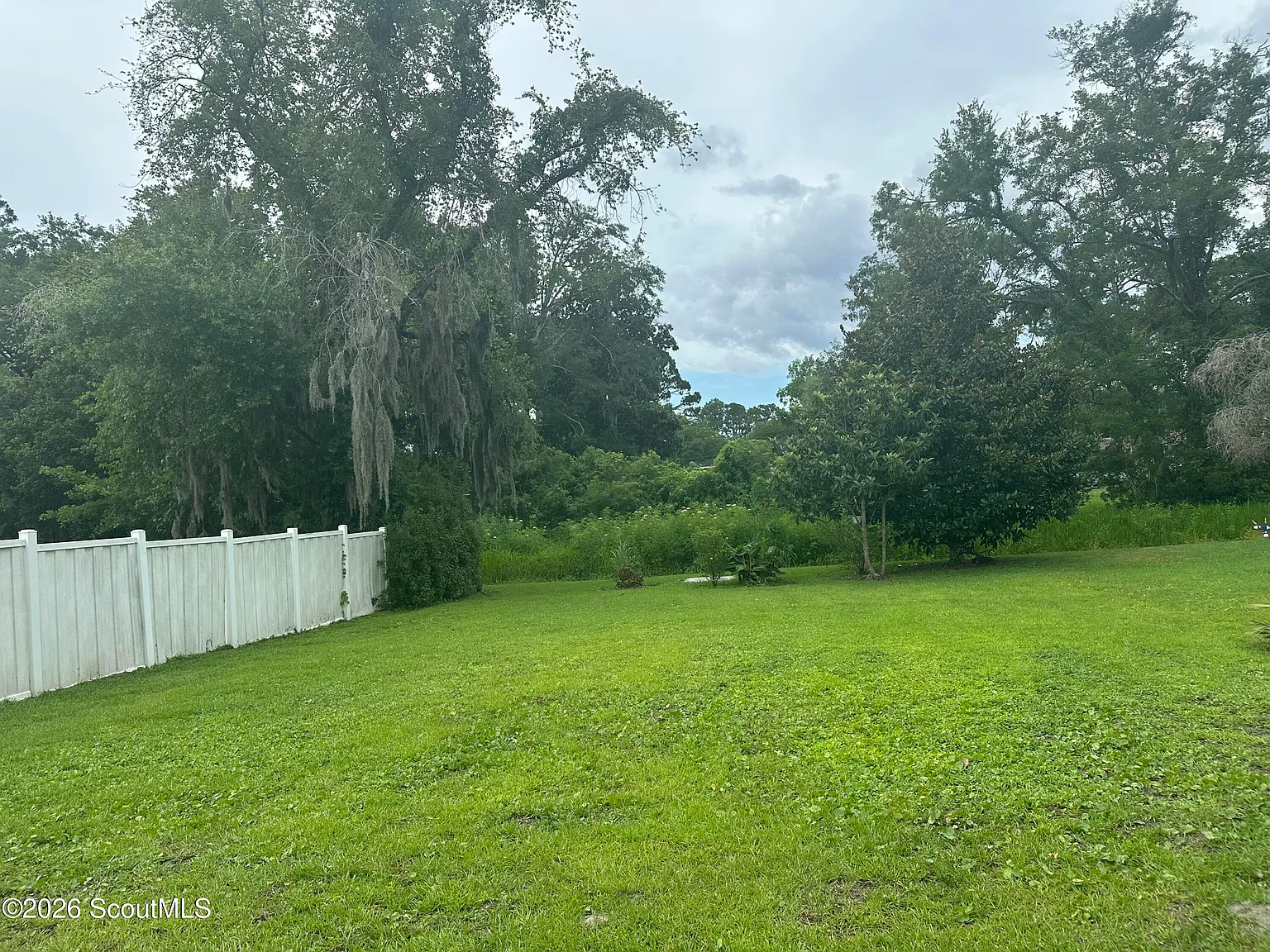 3 bed, 2.0 bath, 1517 sqft, $2,000 — Photo 2