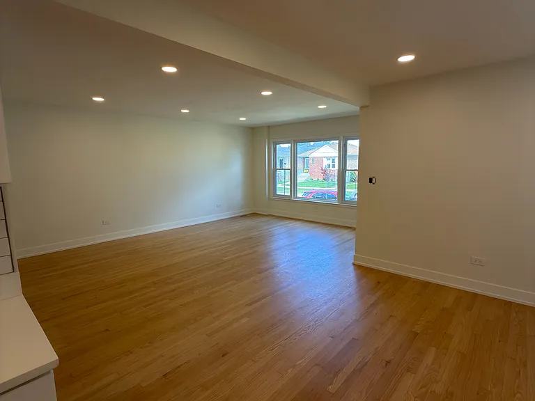 2706 N Melvina Ave #1 — Photo 9