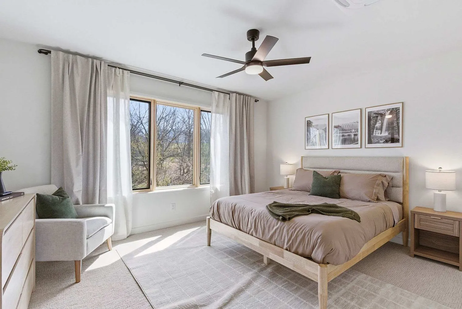 2 bed, 1.0 bath, $4,709 — Photo 4