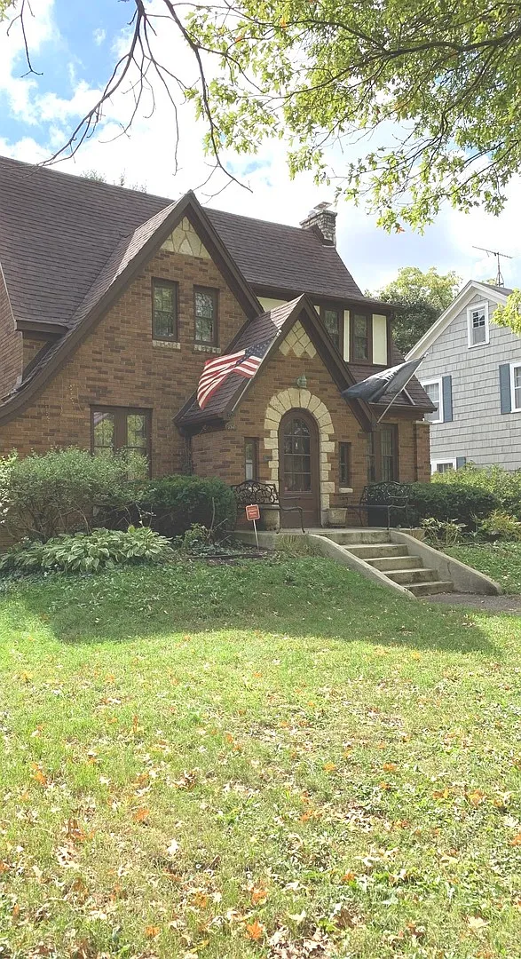 354 Sunset Ave photo 1