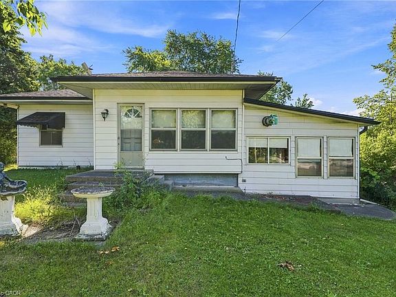 2nd image of 698 York Rd