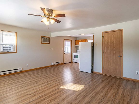 3rd image of 315 W Railroad St #4