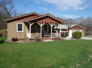 1240 E Ridge Dr, Brooklyn, IA 52211