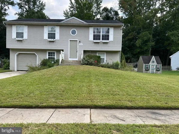 1008 Brown Ln, Clayton, NJ 08312