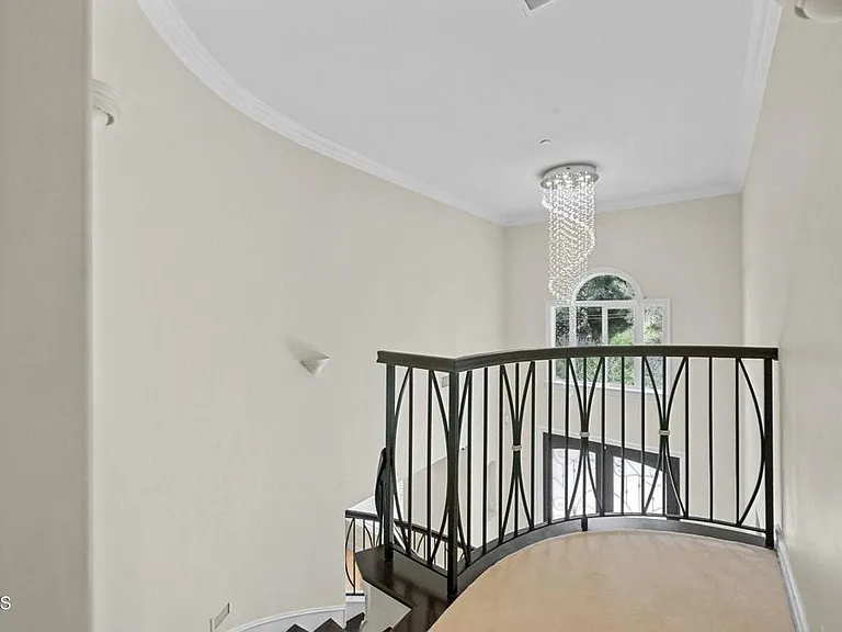 3263 New York Dr — Photo 36
