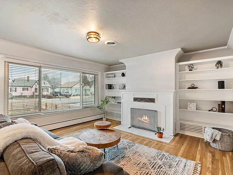 92 N Yale St — Photo 3