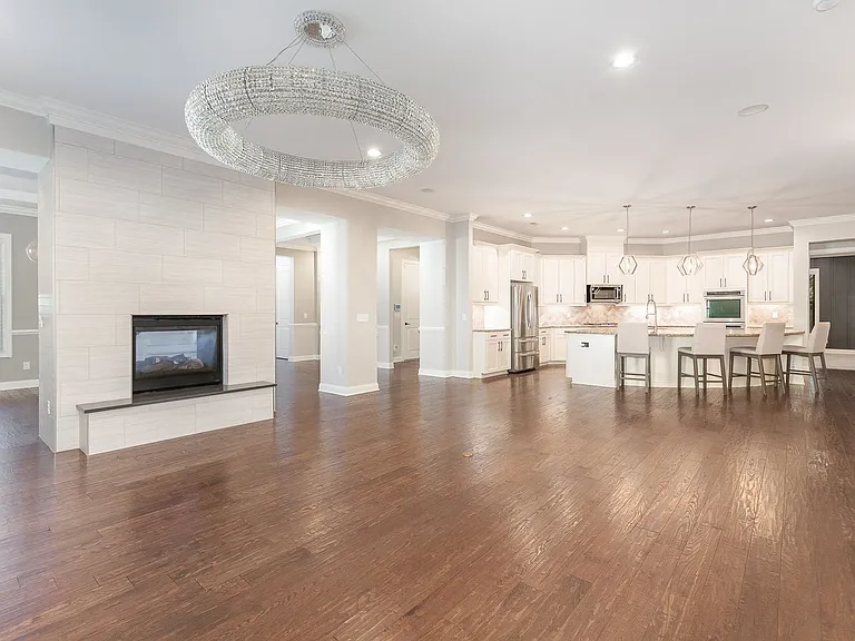 2405 Trenton Park Ln — Photo 11