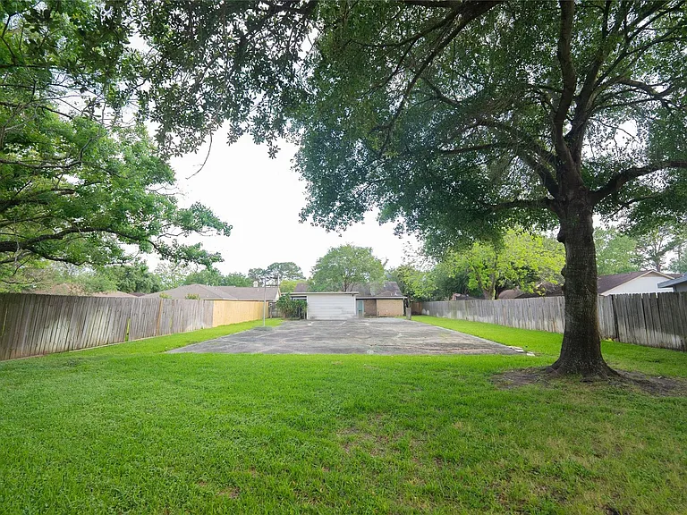 14110 Greenway Dr — Photo 19