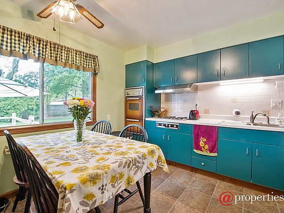 Kitchen / Breakfast Room