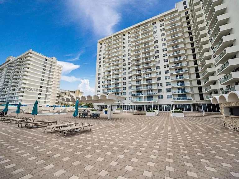 5701 Collins Ave #1415 — Photo 19