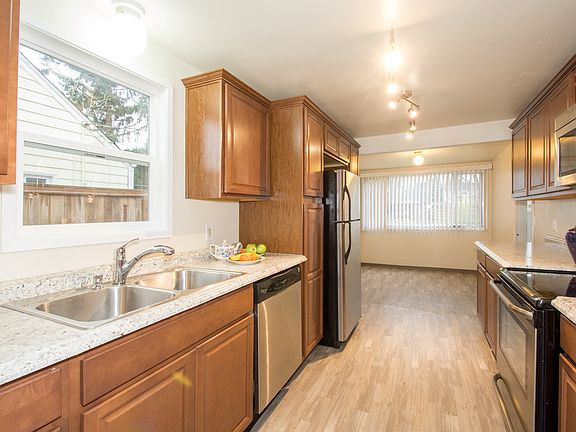 4th image of 6422 S Orchard St