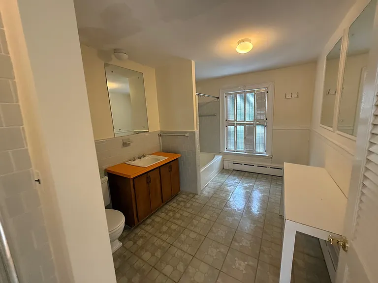 1716 Beacon St #2B — Photo 4