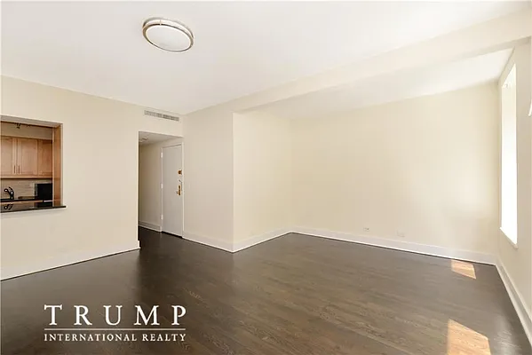 Rented by Trump International Realty | media 24
