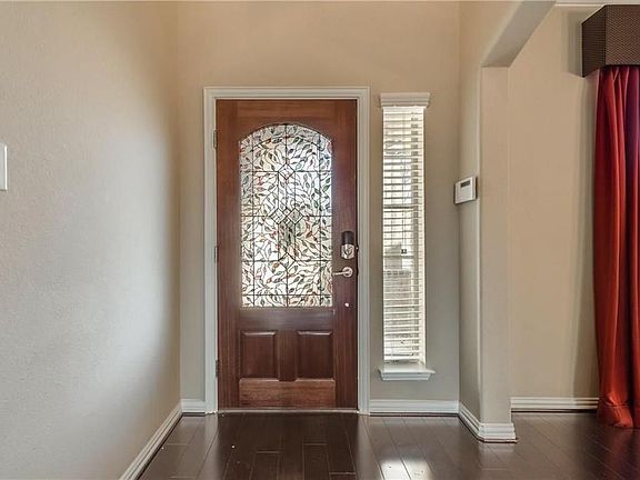 3rd image of 1709 Medina Ln