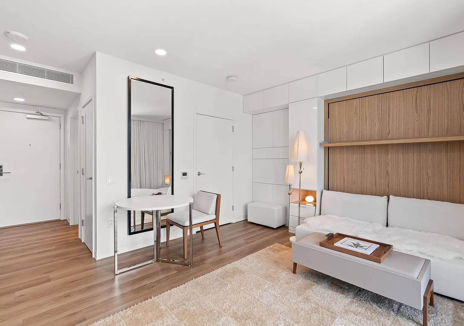 Aalii Fully Furnished Studio with 1 covered parking in Centrally Located in Ward Village — Photo 4