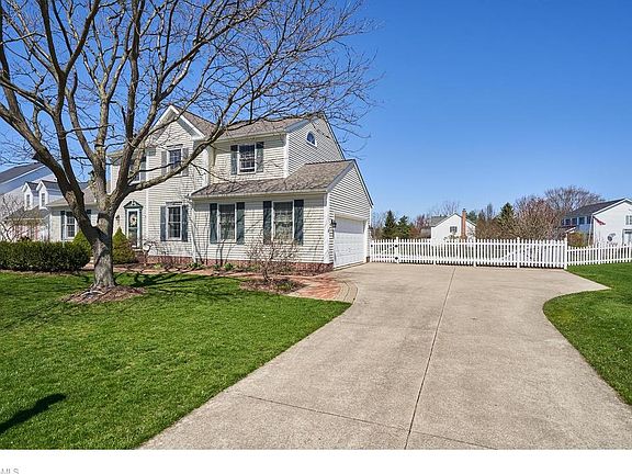 2nd image of 389 Summerhill Dr
