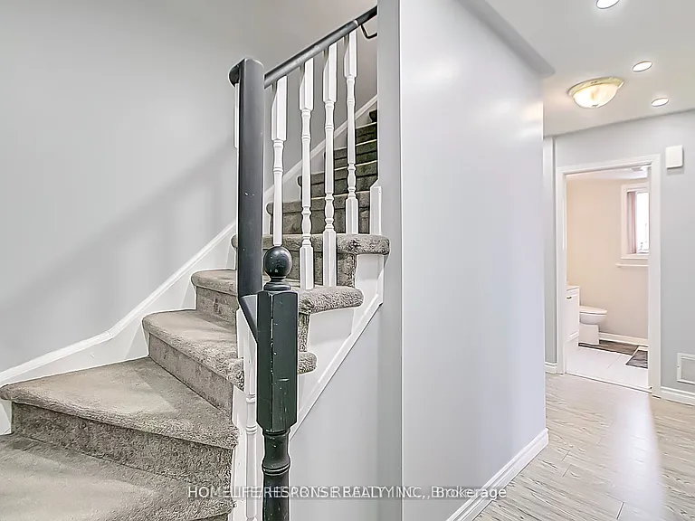 29 Rosebank Dr #911 — Photo 15