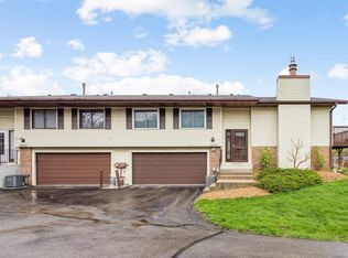 1071 Amble Dr, Shoreview, MN 55126