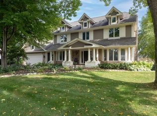 2711 Bent Tree Cir, Minnetonka, MN 55305