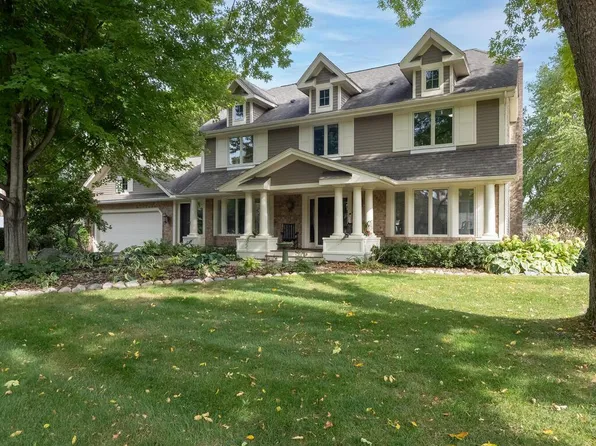 2711 Bent Tree Cir, Minnetonka, MN 55305