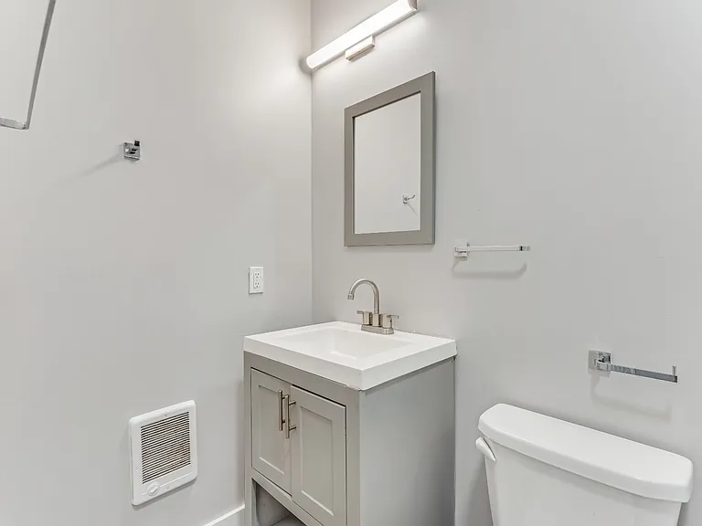 304 E Ontario St — Photo 10