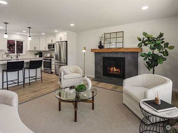 4th image of 20914 3rd Avenue W