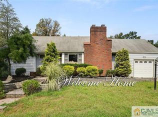 5 Renoux Dr, Milltown, NJ 08850