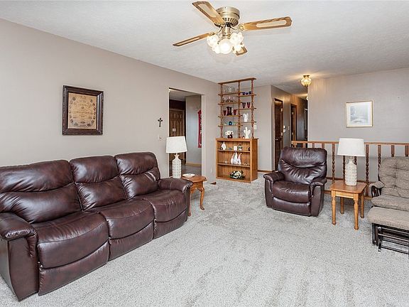 3rd image of 4177 E Pine Ave