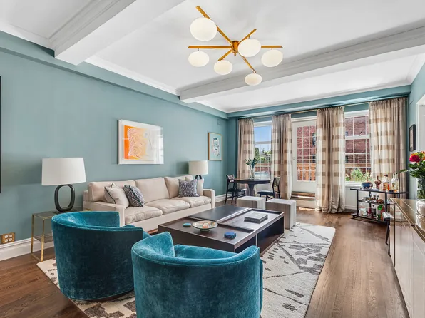 470 West 24th Street image 1 of 5