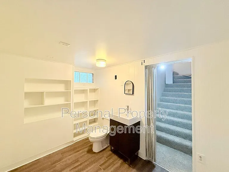 506 W 39th St — Photo 16