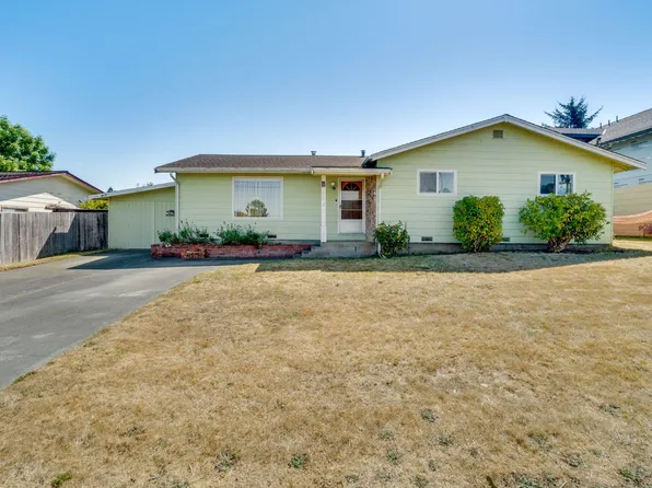 1695 Clara Ave, Fortuna, CA 95540