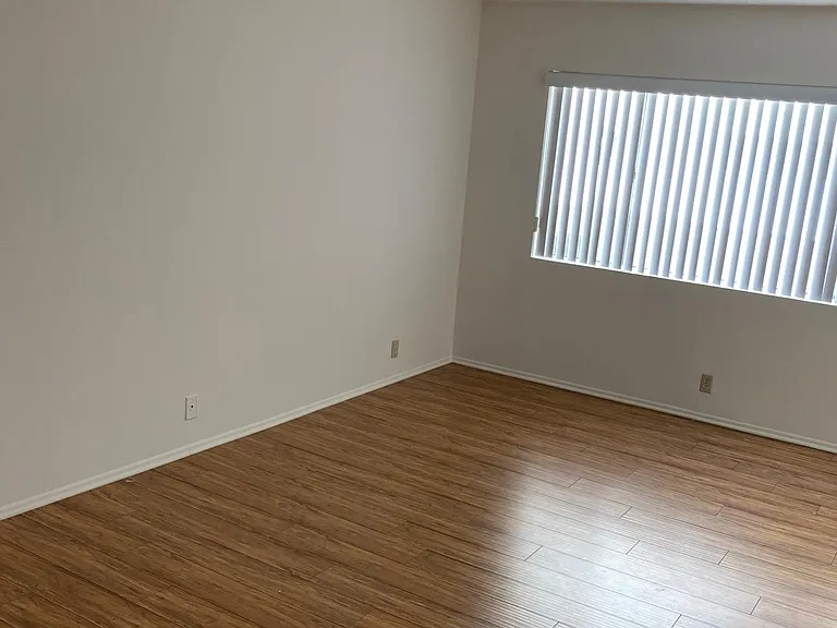 13514 Burbank Blvd #5 — Photo 8
