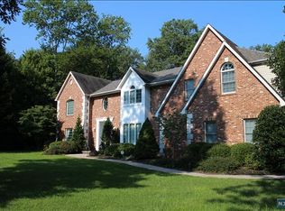 42 Surrey Ln, Mahwah, NJ 07430