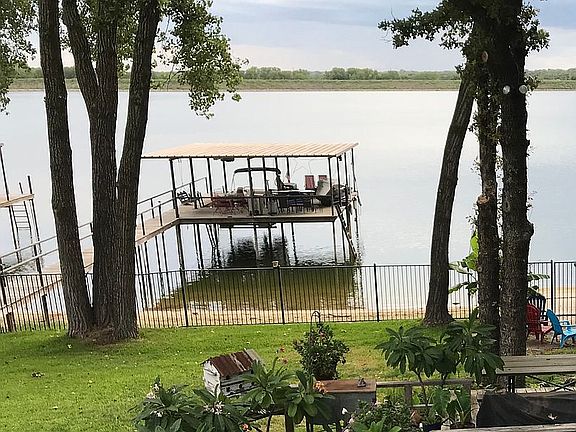 2nd image of 1001 E Lake Dr