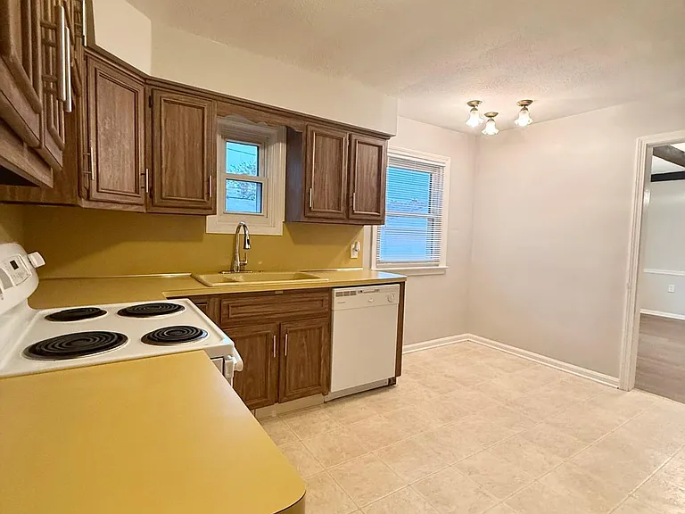 4706 Redfern Rd — Photo 38