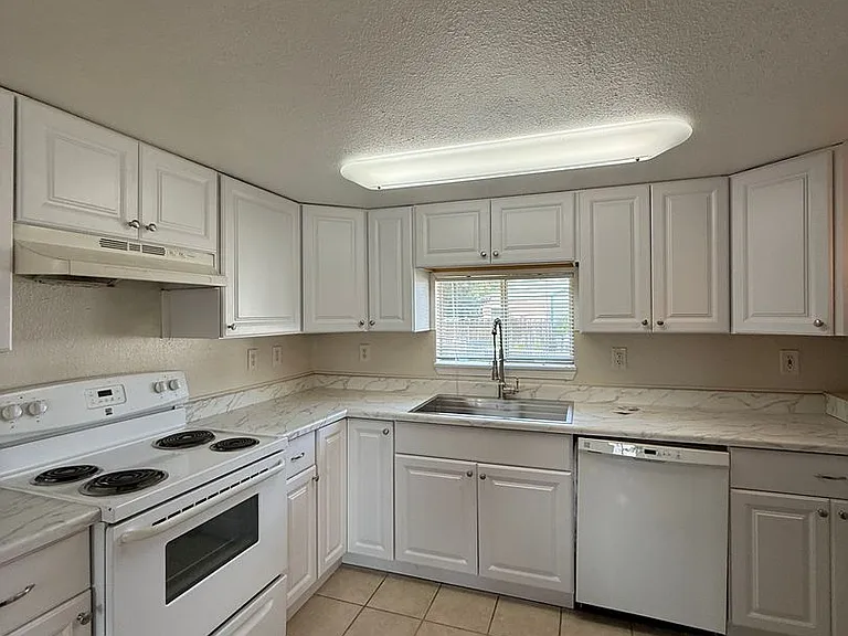 809 Willard Ave — Photo 12