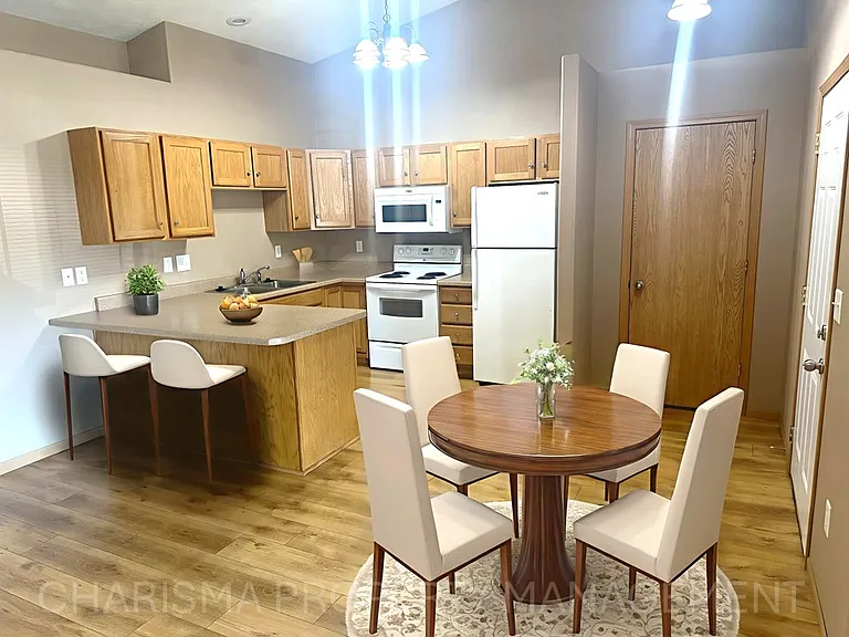 DBK Brandon Townhomes — Photo 38
