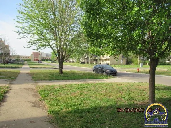 1530 SW Tyler St, Topeka, KS 66612