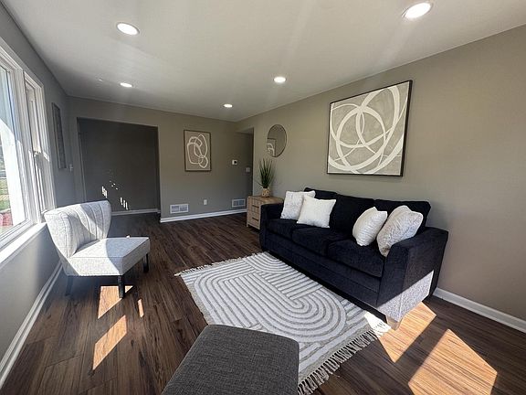 2nd image of 4709 33rd AVENUE