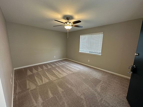 3rd image of 1563 Willow Bend Way APT B