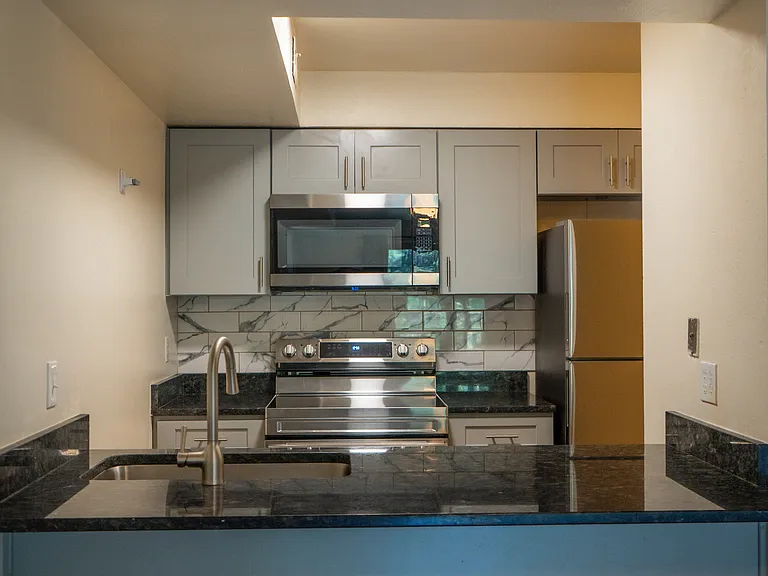 Varsity Townhouses - Student Housing — Photo 7