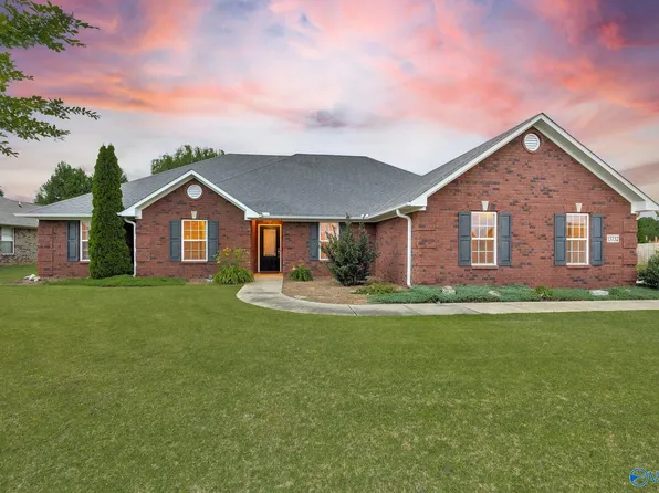 13732 Summerfield Dr, Athens, AL 35613