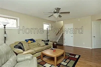 4 bed, 2.5 bath, 1771 sqft, $1,995 — Photo 2