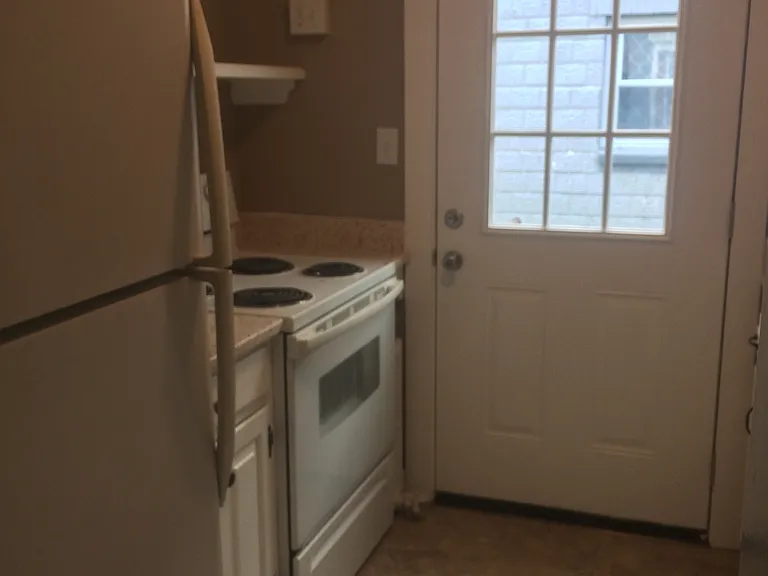 1233 S Coldbrook Ave — Photo 13