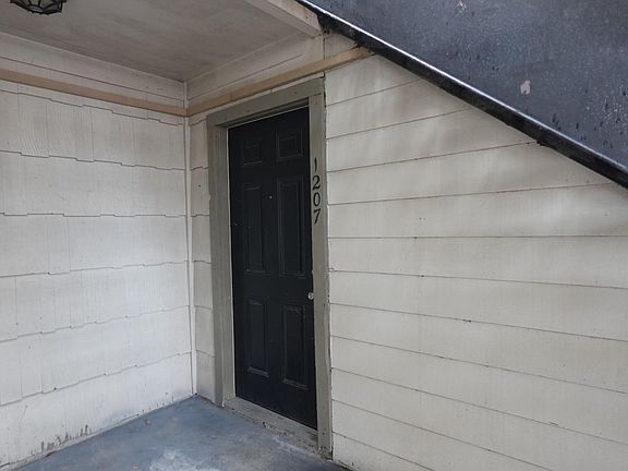 2nd image of 6001 Reims Rd