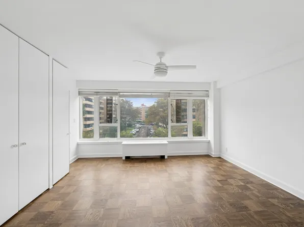 166-25 Powells Cove Boulevard image 14 of 40